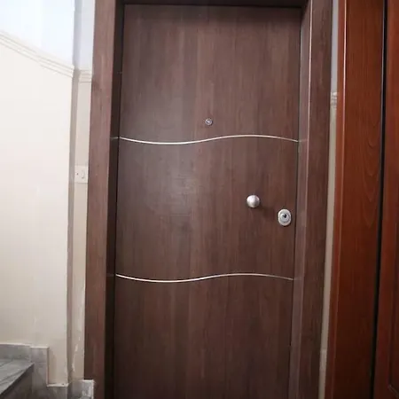Cozy/comfortable Flat 50 Sq Flat, 15' From City's Centre. Great Vfm! Apartment