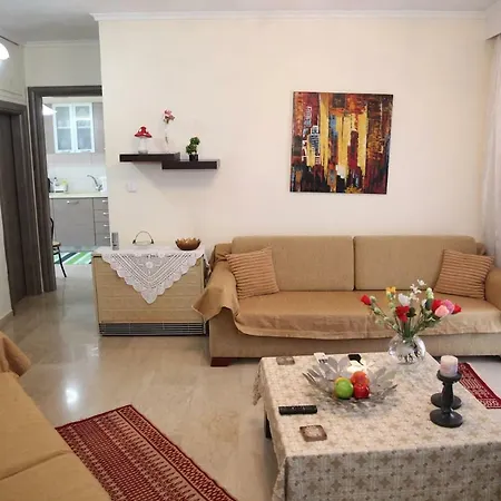 Cozy/comfortable Flat 50 Sq Flat, 15' From City's Centre. Great Vfm! * Thessaloniki
