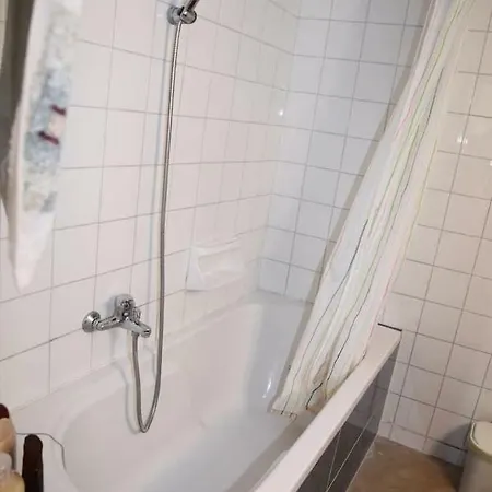 Cozy/comfortable Flat 50 Sq Flat, 15' From City's Centre. Great Vfm! Apartment