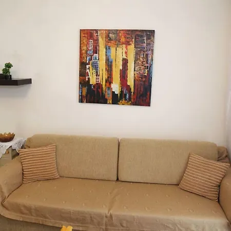 Apartment Cozy/comfortable Flat 50 Sq Flat, 15' From City's Centre. Great Vfm! *